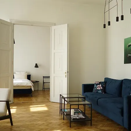 Urania Palace 24 *