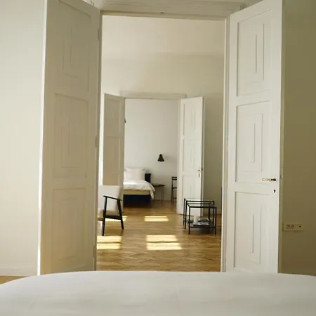 Urania Palace 24