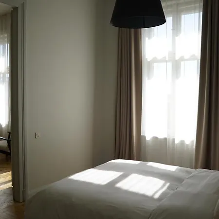 Apartman Urania Palace 24 *