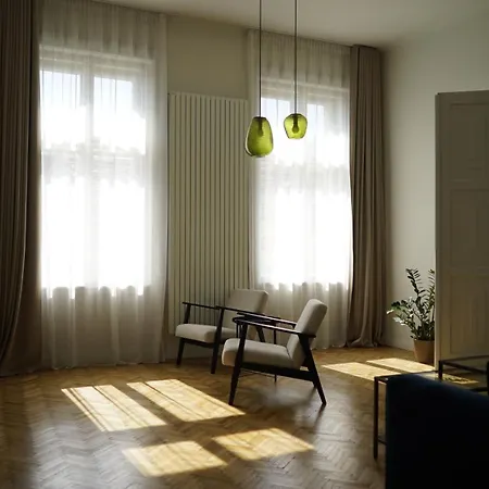 Urania Palace 24 *