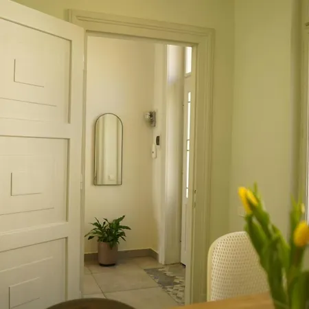 Urania Palace 24