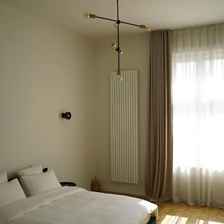 Urania Palace 24